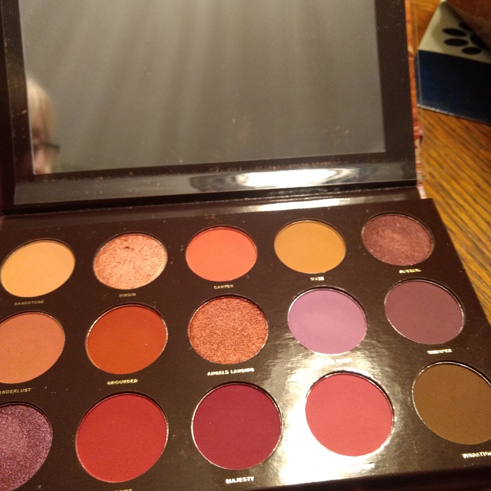 Hipdot eyeshadow